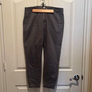 Adorable grey pants size 31 studio blue